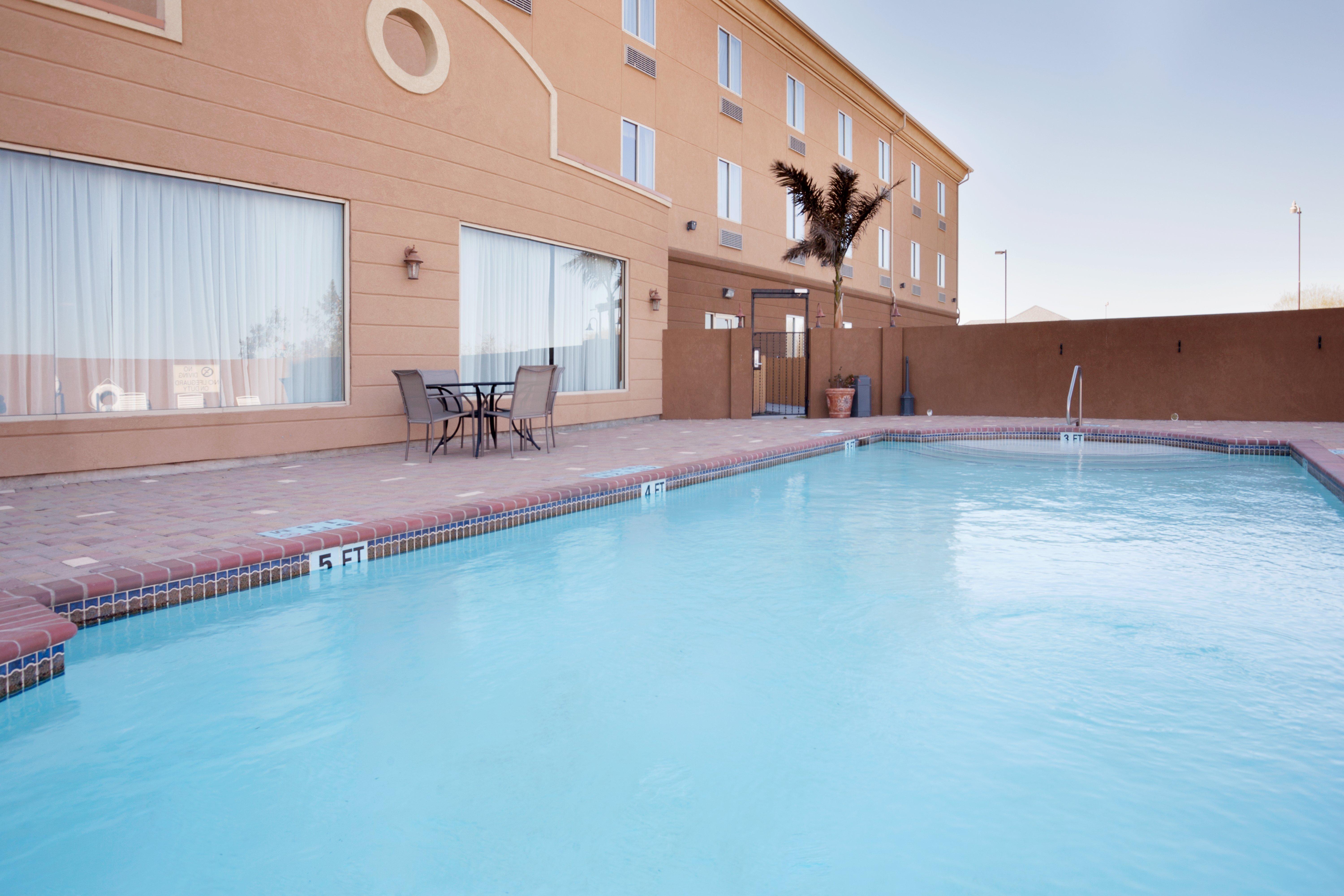 Holiday Inn Express Hotel & Suites Zapata By Ihg Exterior photo