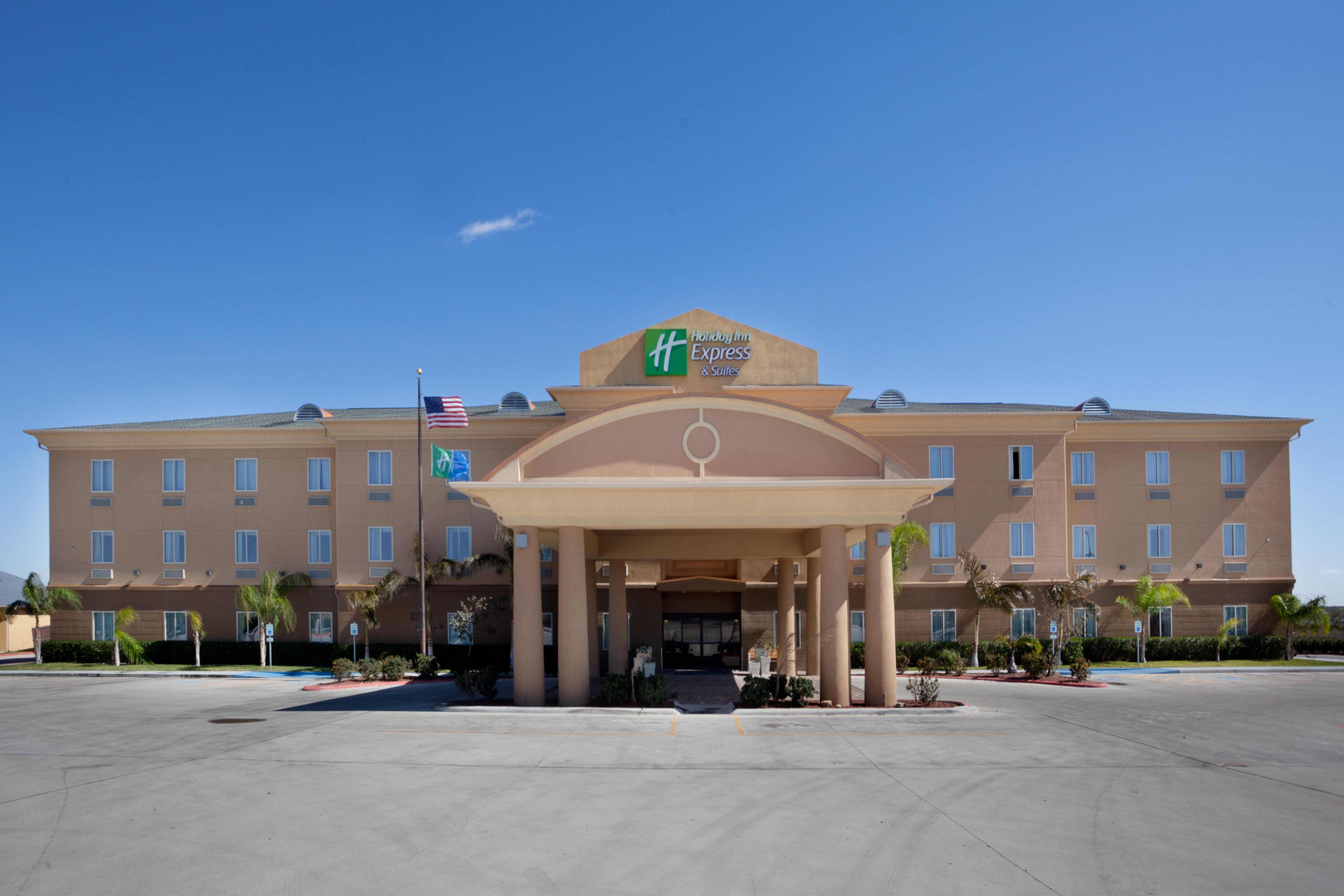 Holiday Inn Express Hotel & Suites Zapata By Ihg Exterior photo